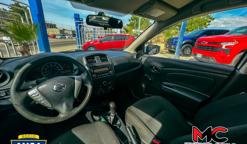 Nissan Versa 2016 lleno