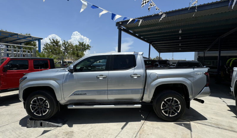 Toyota Tacoma gris 2024 lleno