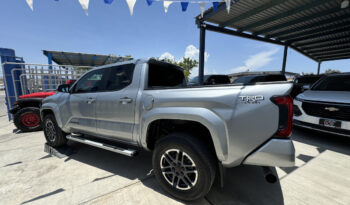 Toyota Tacoma gris 2024 lleno