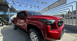 Toyota Tacoma roja 2024
