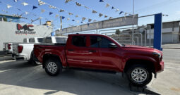 Toyota Tacoma roja 2024