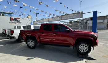 Toyota Tacoma roja 2024 lleno