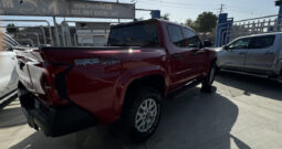 Toyota Tacoma roja 2024