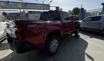 Toyota Tacoma roja 2024 lleno