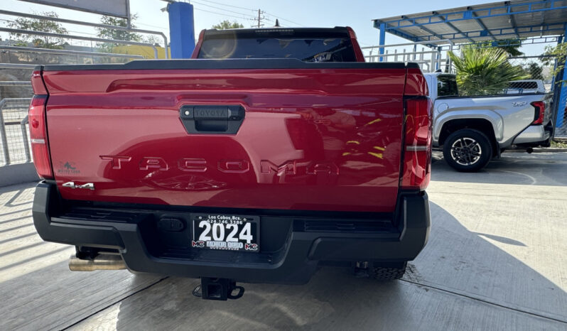 Toyota Tacoma roja 2024 lleno