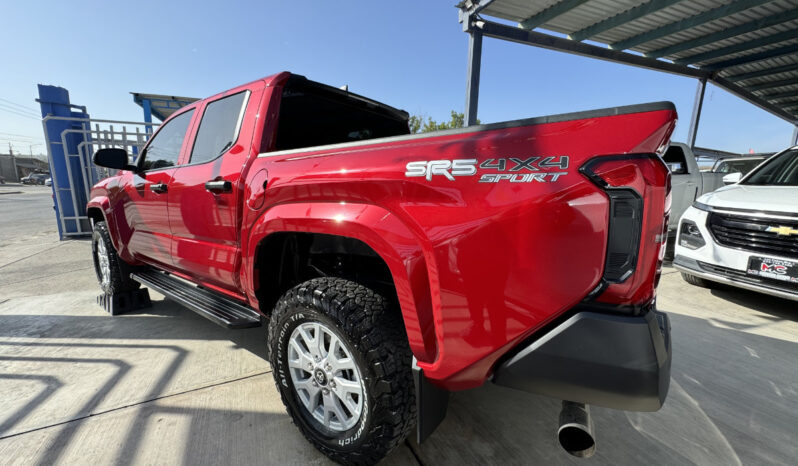 Toyota Tacoma roja 2024 lleno