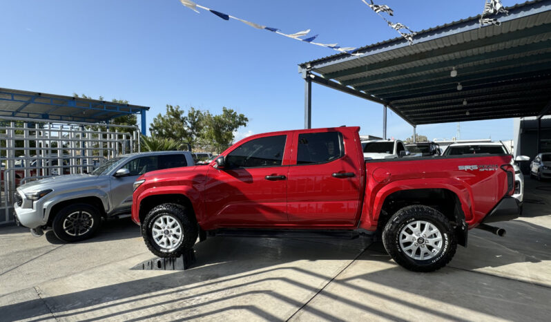 Toyota Tacoma roja 2024 lleno