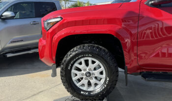 Toyota Tacoma roja 2024 lleno