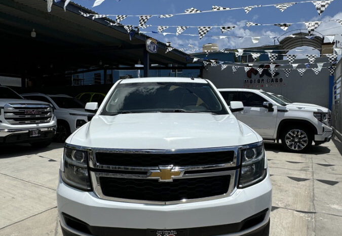 Chevrolet Suburban 2015 lleno