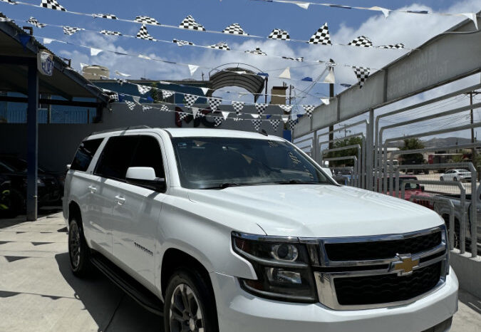 Chevrolet Suburban 2015 lleno