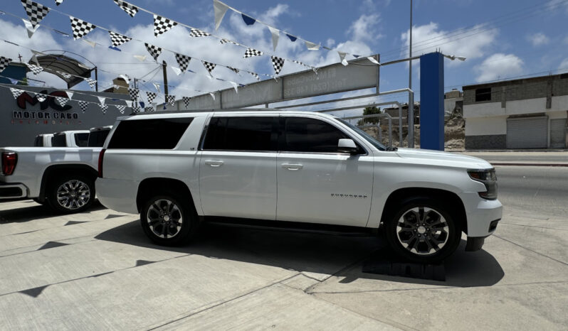 Chevrolet Suburban 2015 lleno