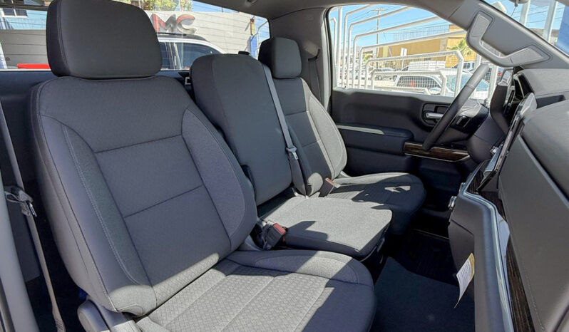 GMC Sierra SLE 4×4 Cabina Regular 2025 lleno