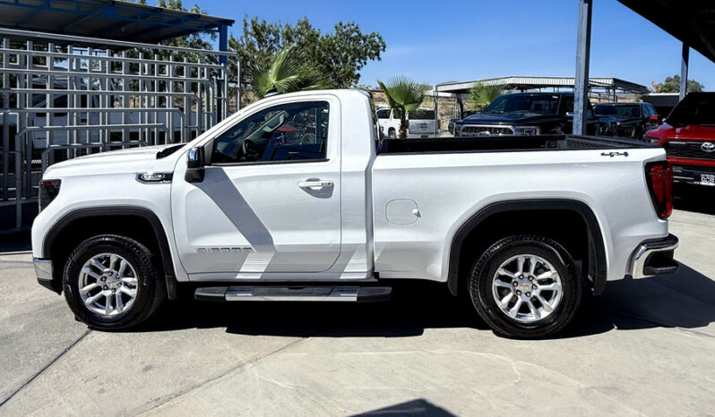 GMC Sierra SLE 4×4 Cabina Regular 2025 lleno
