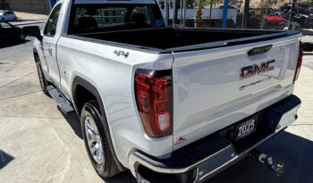 GMC Sierra SLE 4×4 Cabina Regular 2025 lleno
