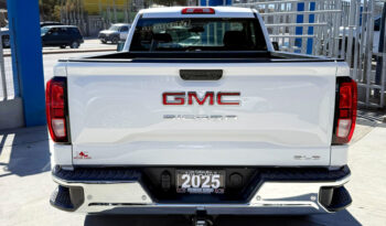 GMC Sierra SLE 4×4 Cabina Regular 2025 lleno