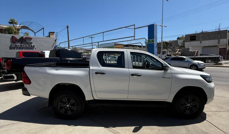 Toyota Hilux SR STD 2022 lleno