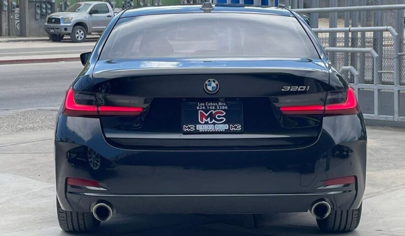 BMW 320i 2023 lleno