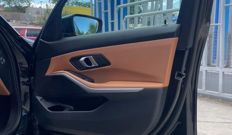BMW 320i 2023 lleno