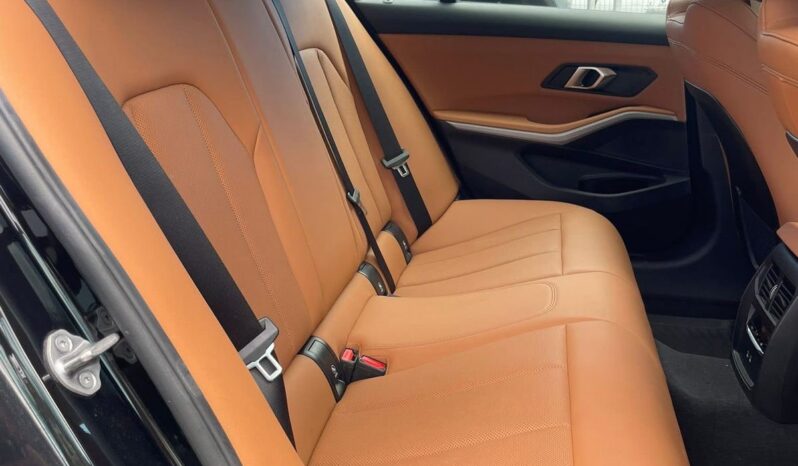 BMW 320i 2023 lleno