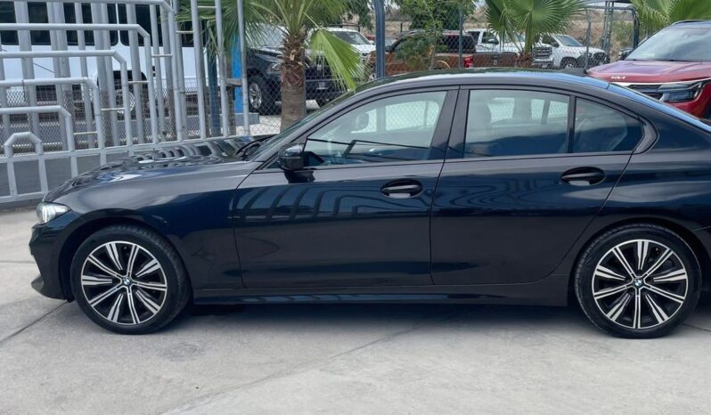 BMW 320i 2023 lleno