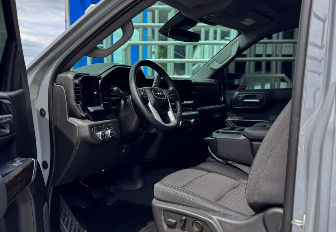 GMC SIERRA GRIS CAP CORTA lleno