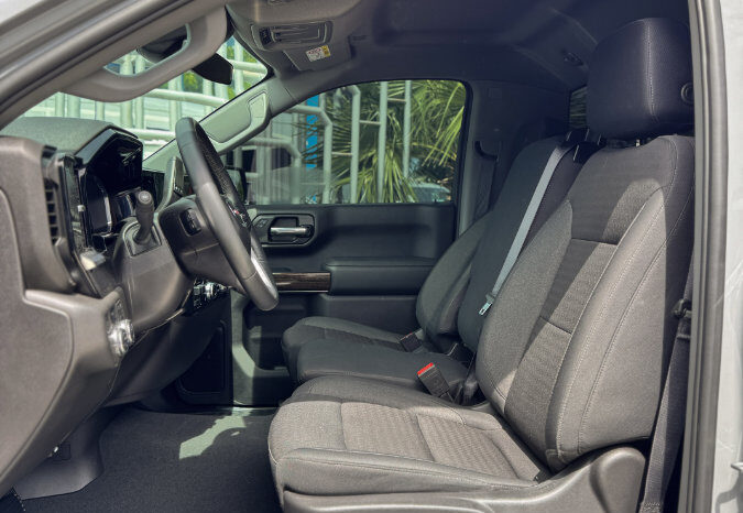 GMC SIERRA GRIS CAP CORTA lleno