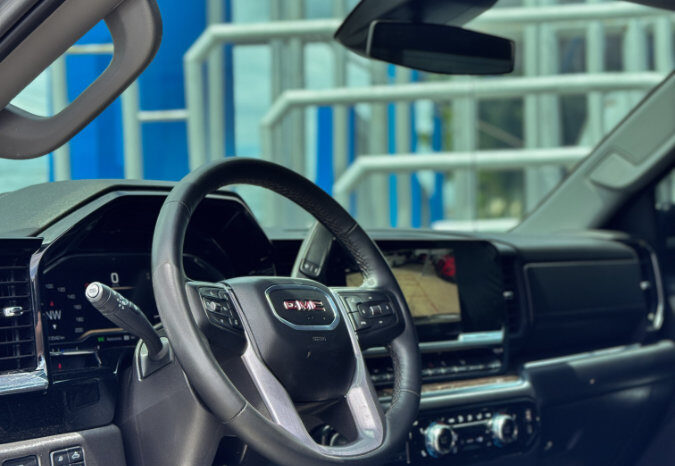 GMC SIERRA GRIS CAP CORTA lleno