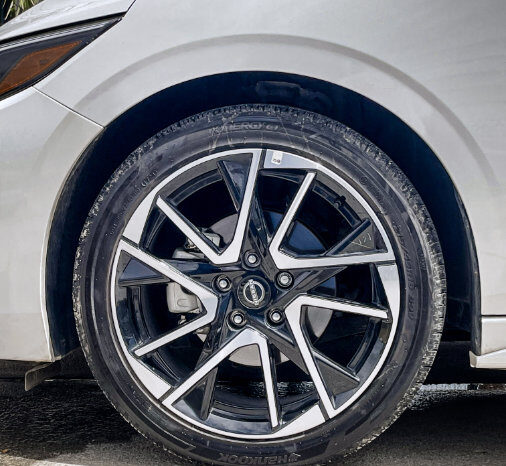 NISSAN SENTRA SR PLATINUM 2025 lleno