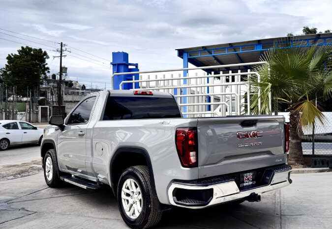 GMC SIERRA GRIS CAP CORTA lleno
