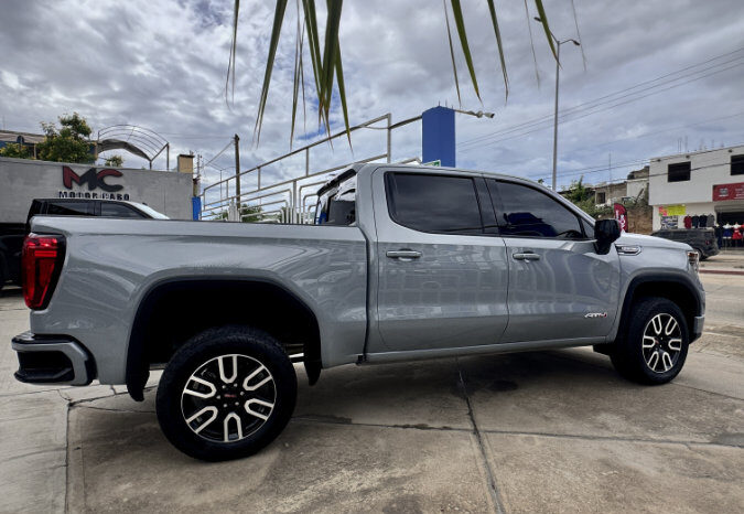 GMC SIERRA GRIS DOBLE lleno