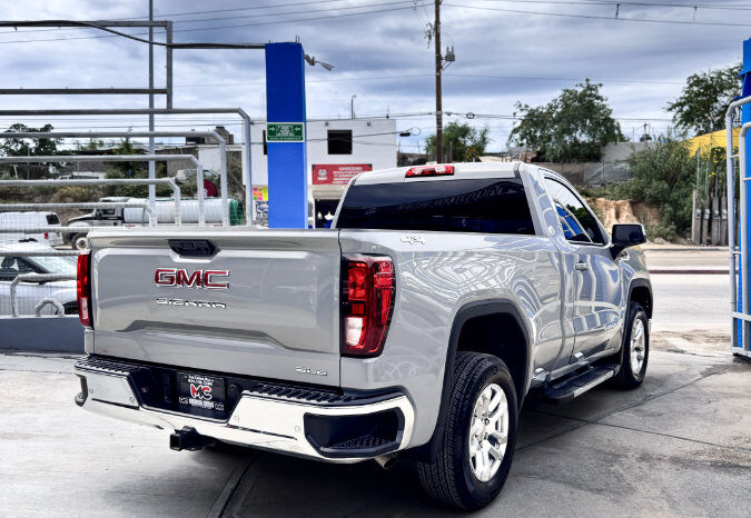 GMC SIERRA GRIS CAP CORTA lleno