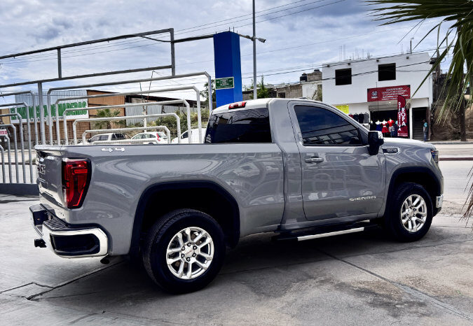 GMC SIERRA GRIS CAP CORTA lleno