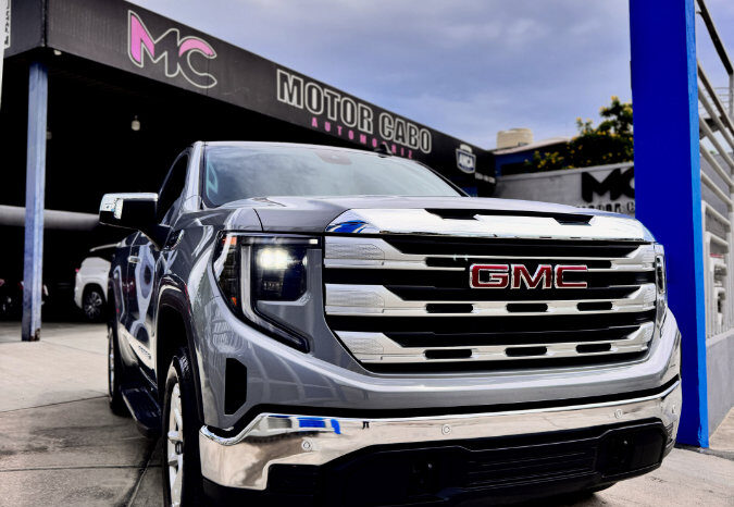 GMC SIERRA GRIS CAP CORTA lleno
