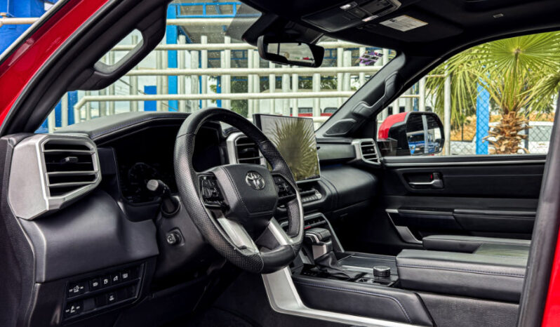 TOYOTA TUNDRA PLATINUM 2024 lleno
