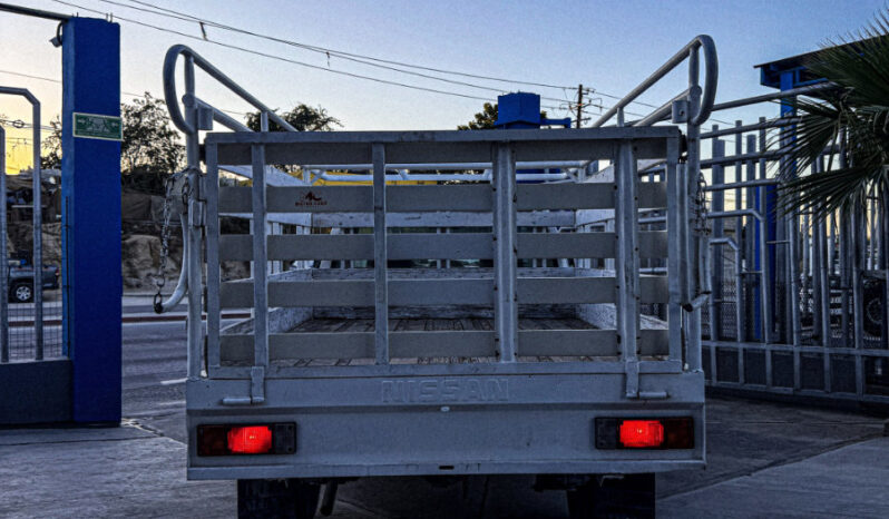 Nissan NP300 Estaquita 2015 lleno