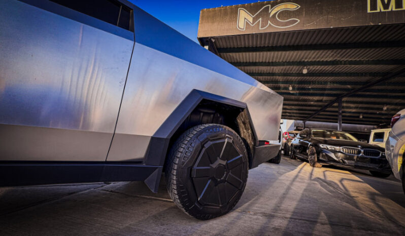 Tesla Cybertruck 2024 lleno