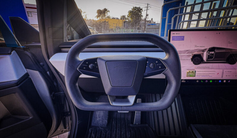Tesla Cybertruck 2024 lleno