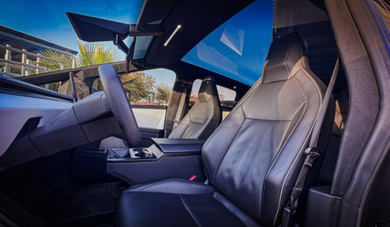 Tesla Cybertruck 2024 lleno
