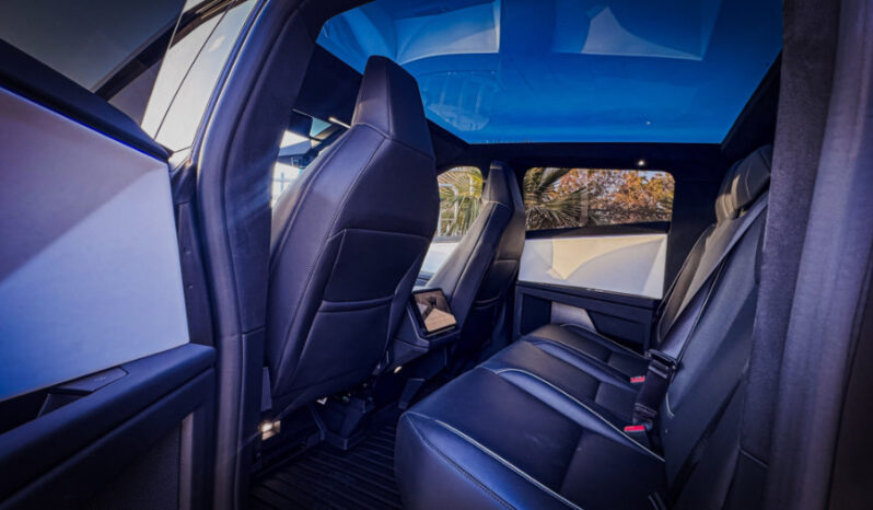 Tesla Cybertruck 2024 lleno
