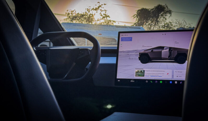 Tesla Cybertruck 2024 lleno
