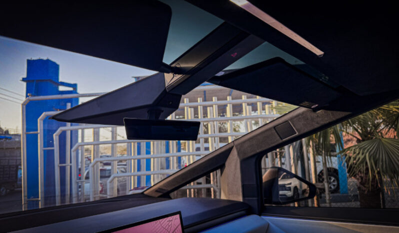 Tesla Cybertruck 2024 lleno