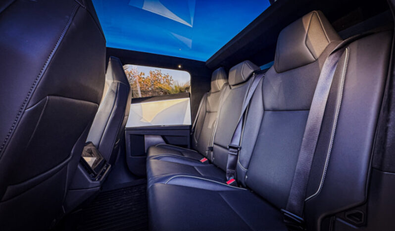 Tesla Cybertruck 2024 lleno
