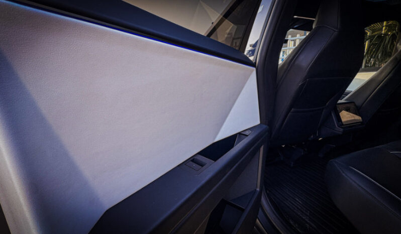 Tesla Cybertruck 2024 lleno