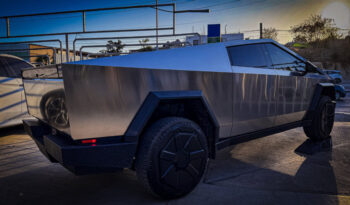 Tesla Cybertruck 2024 lleno