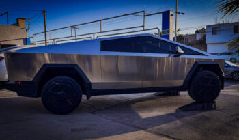 Tesla Cybertruck 2024 lleno