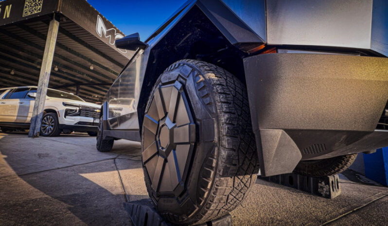 Tesla Cybertruck 2024 lleno