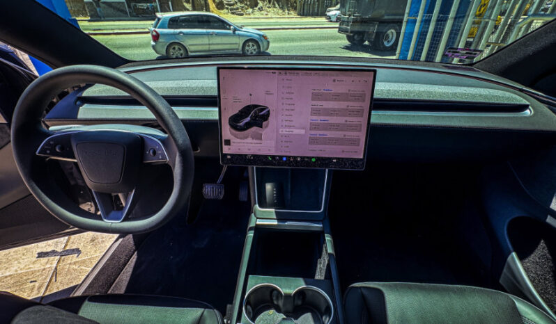 TESLA MODEL Y AUTONOMÍA MAYOR 2026 lleno