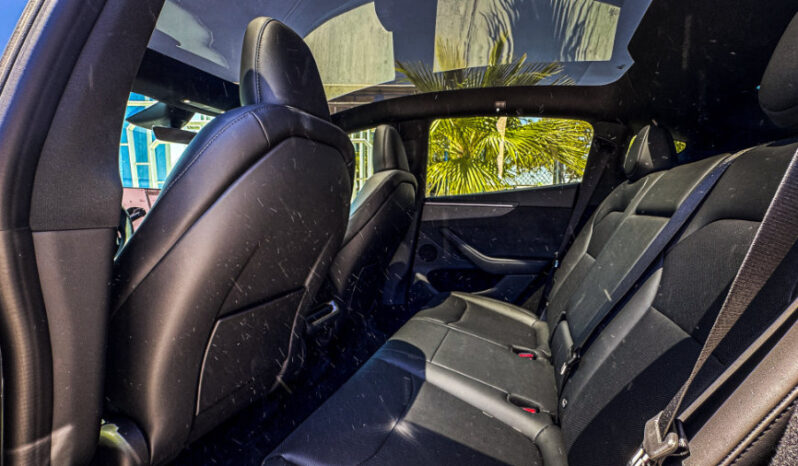 TESLA MODEL Y AUTONOMÍA MAYOR 2026 lleno
