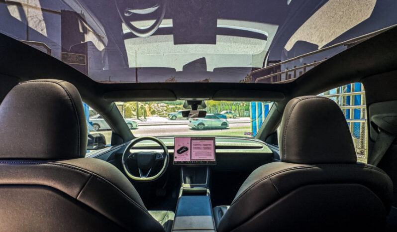 TESLA MODEL Y AUTONOMÍA MAYOR 2026 lleno