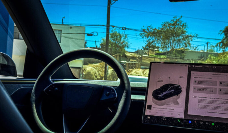 TESLA MODEL Y AUTONOMÍA MAYOR 2026 lleno